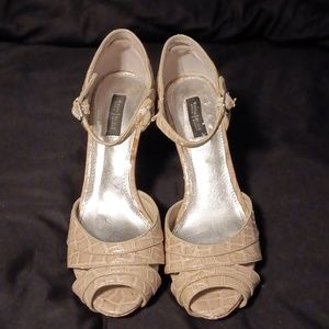 Size 9 Heels White house/ Black market